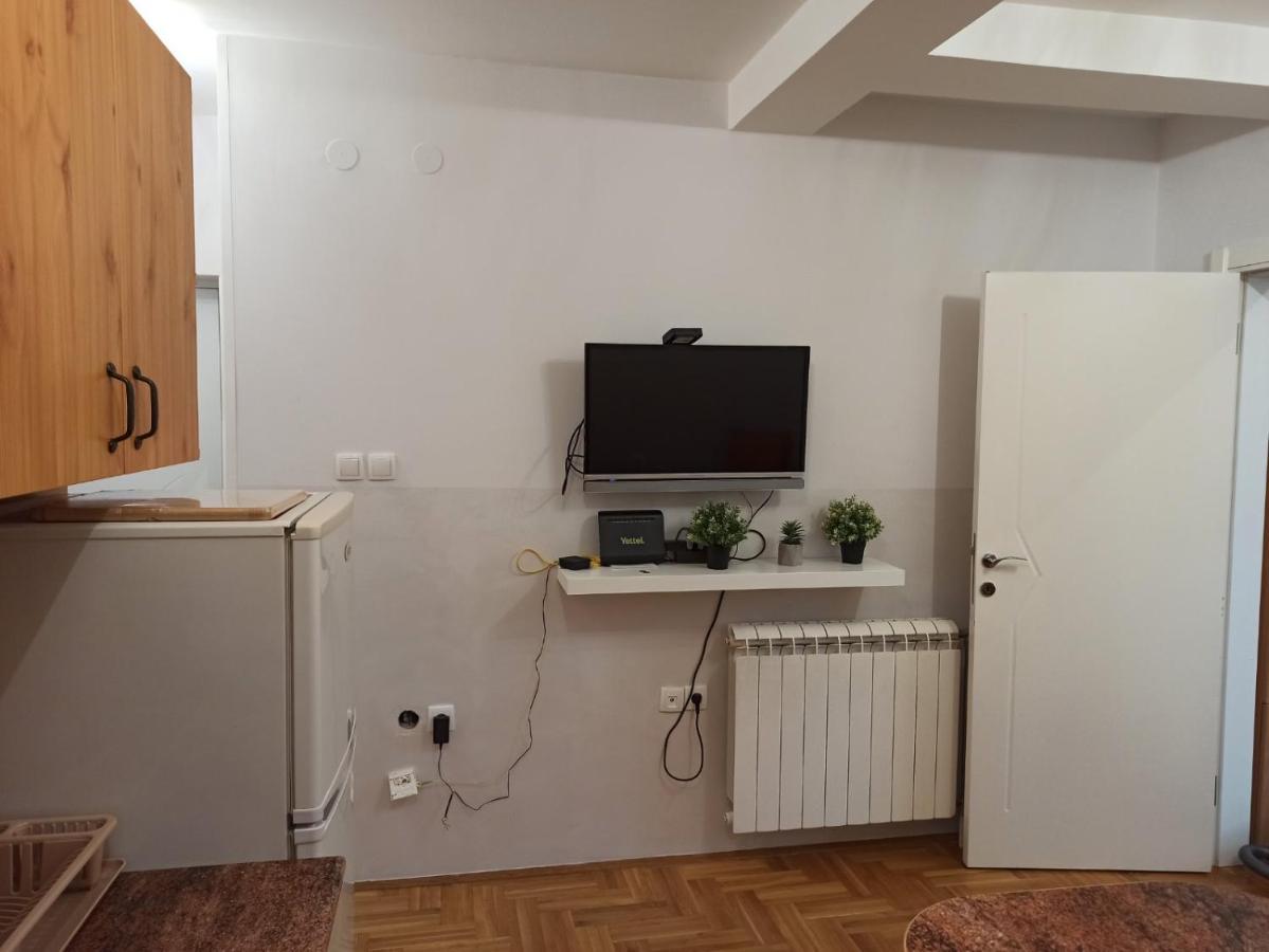 Appartement Ema Lux 3 à Novi Sad Extérieur photo